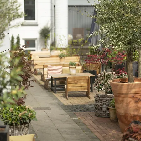 Mayfair Szálloda 4*